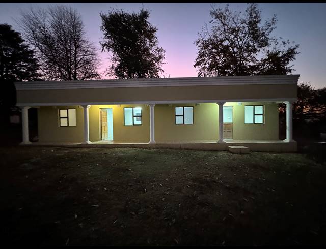 13 BEDROOM FREESTANDING FOR SALE IN HOWICK WEST